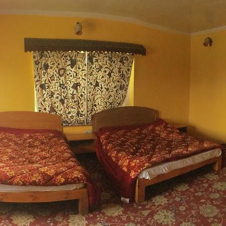 Royal Residency Hotel Srinagar  Exterior photo